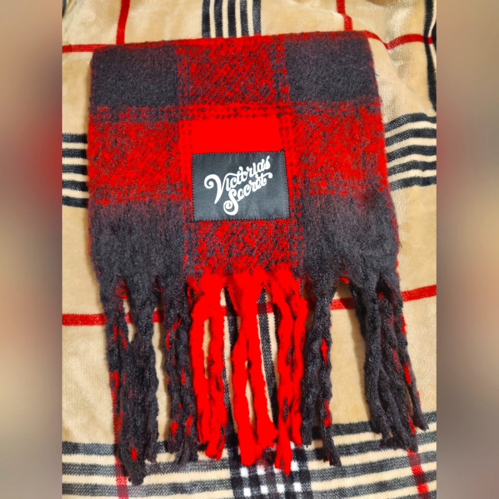 Victoria's Secret Scarf. NWT